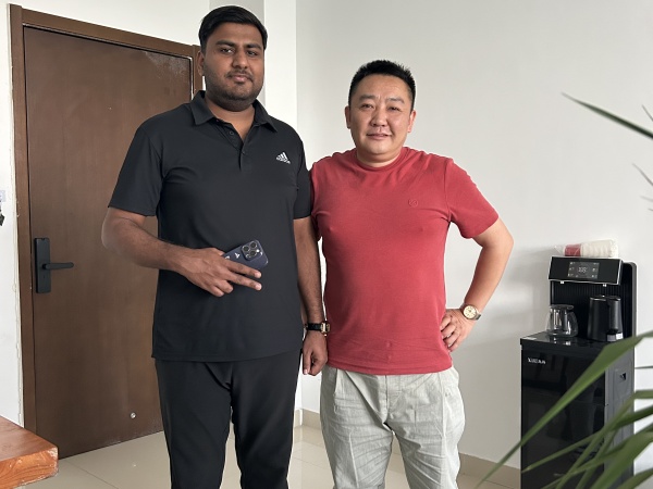 Foreign Customers Visit The Factory